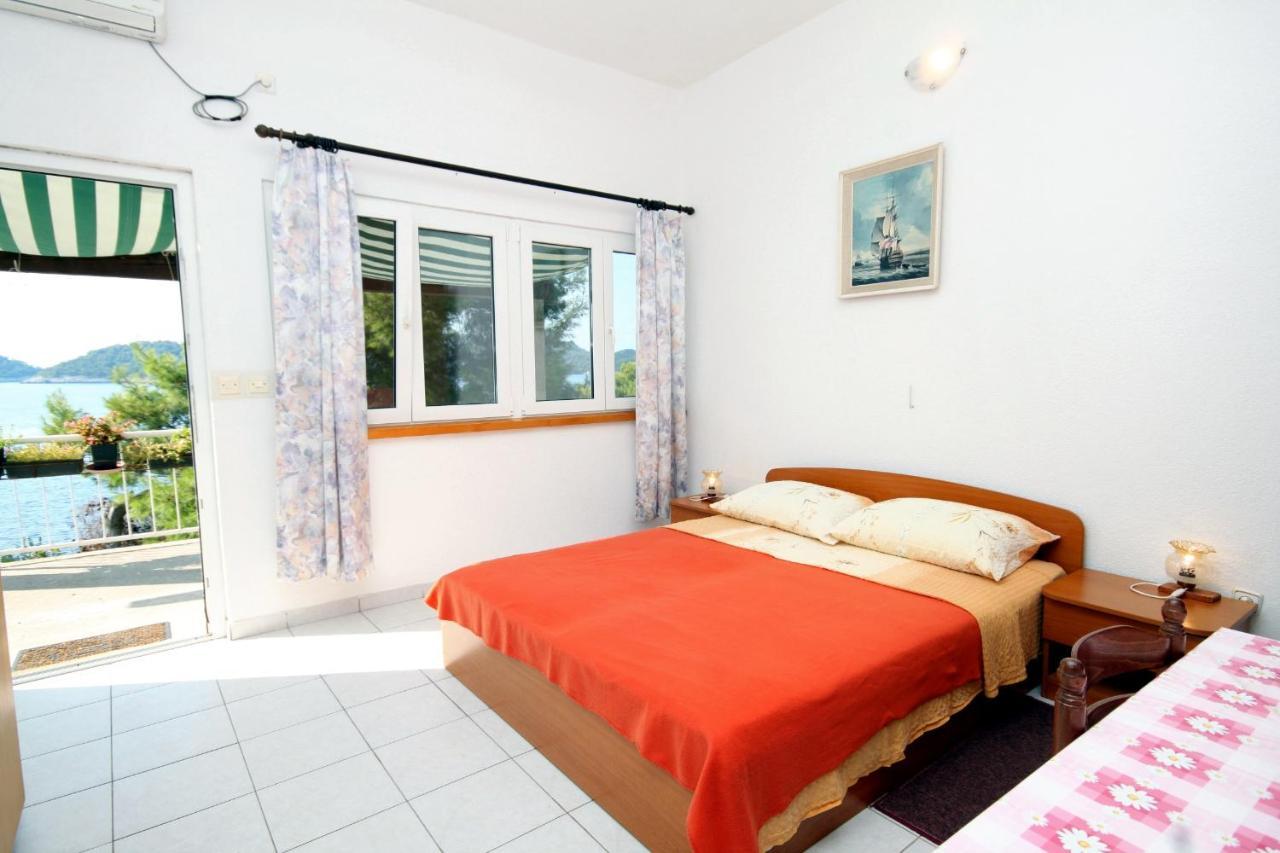 Apartments By The Sea Ubli, Lastovo - 8354 Uble Exterior foto