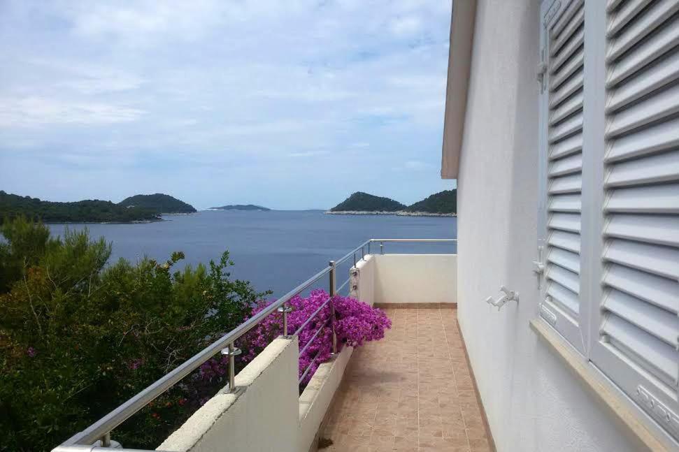 Apartments By The Sea Ubli, Lastovo - 8354 Uble Exterior foto
